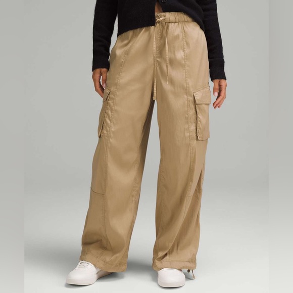 lululemon athletica Pants - Lululemon Lightweight Adjustable Mid-Rise Cargo Pant in Filbert Tan Size Large